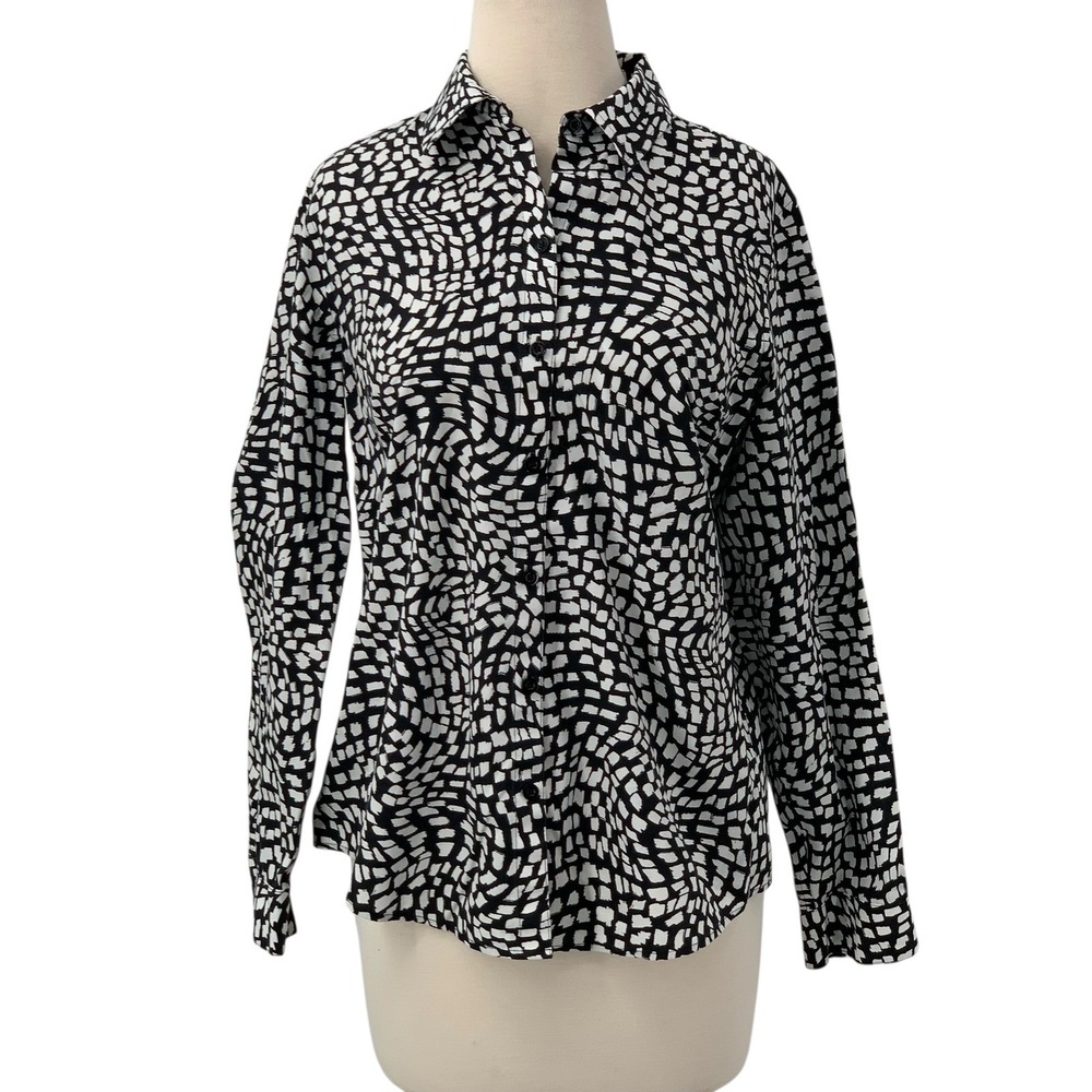 Chico's No-Iron Long Sleeve Button-Down Shirt Black/White‎ Abstract Size 0/Small